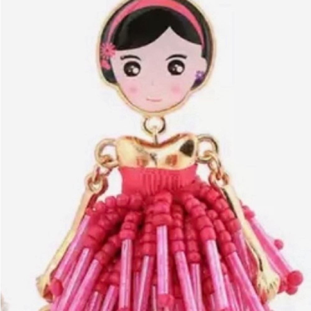 Doll necklace